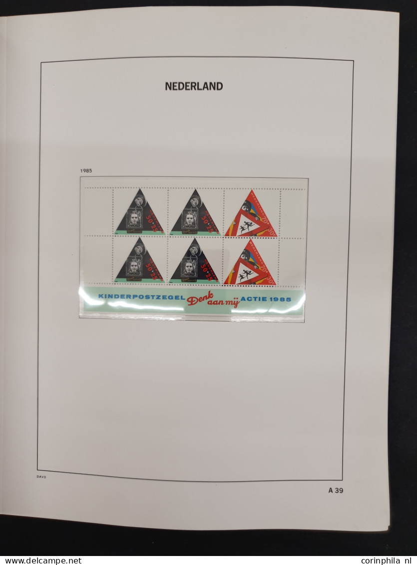1950-2000 ca., 17 kleine verzamelingen in luxe albums in 2 verhuisdozen