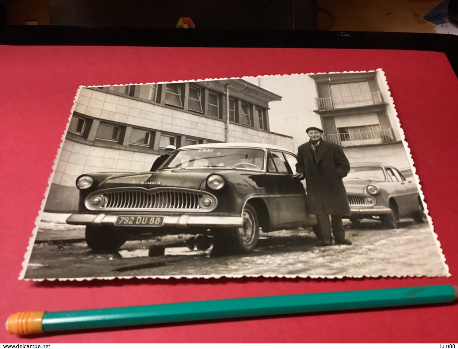 ÉPINAL. ?   NEUFCHÂTEAU. ? Taxi SIMCA VERSAILLES Photo Souple Immatriculation VOSGES - Taxis & Cabs