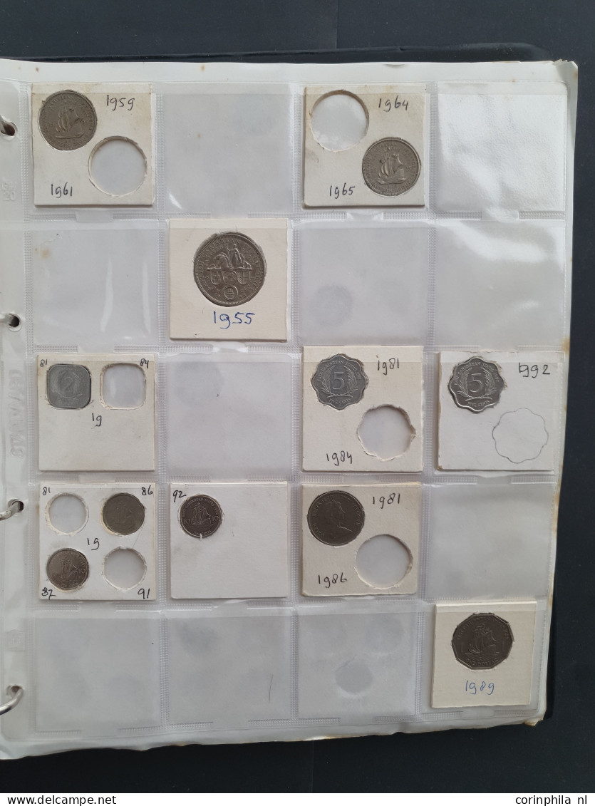 collection Middle and South America 1800-2000 with some silver, among which Mexico 8 Reales 1809 TH in 3 albums