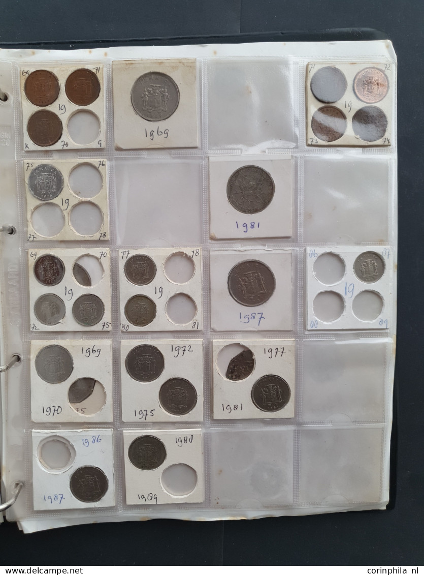 collection Middle and South America 1800-2000 with some silver, among which Mexico 8 Reales 1809 TH in 3 albums