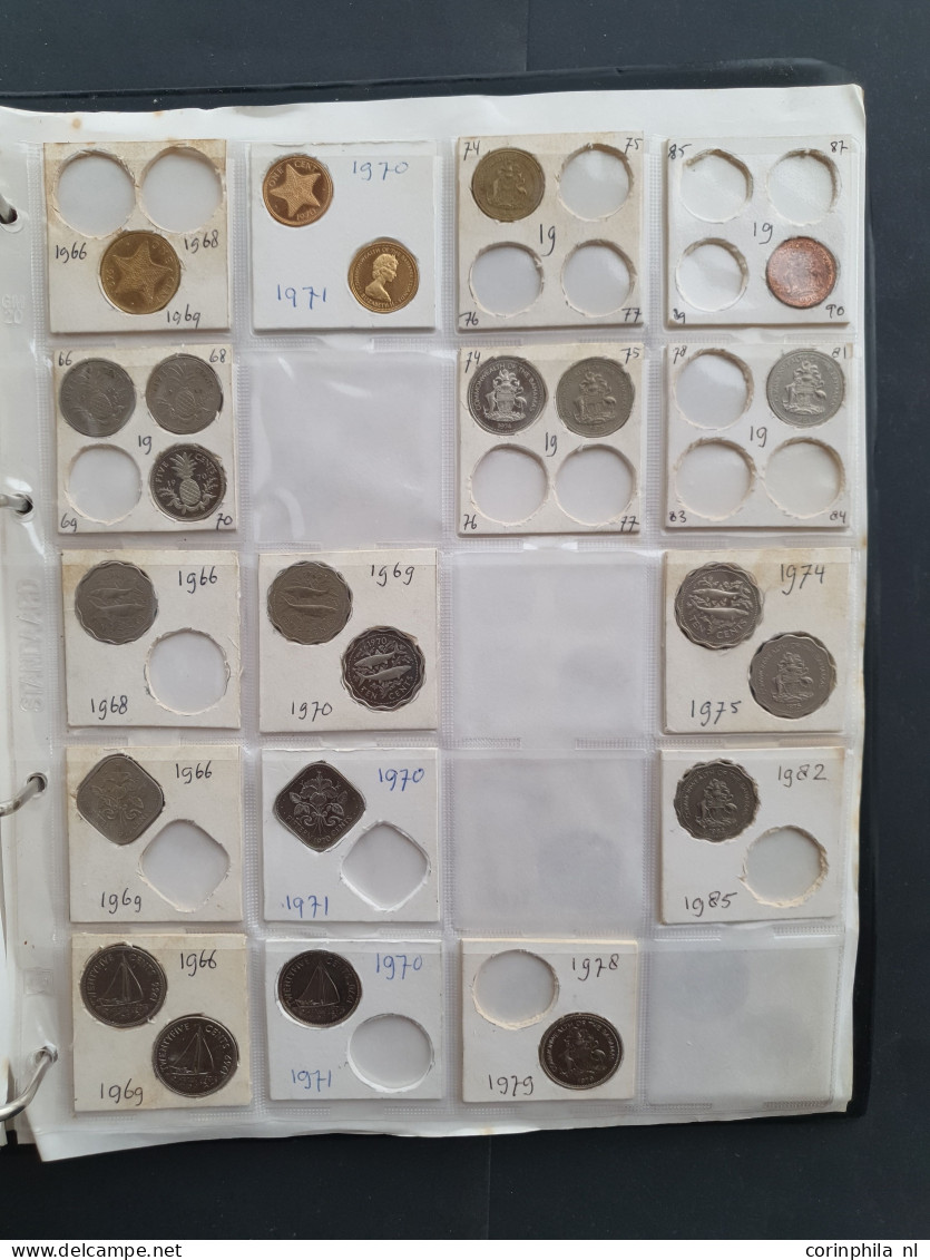 collection Middle and South America 1800-2000 with some silver, among which Mexico 8 Reales 1809 TH in 3 albums