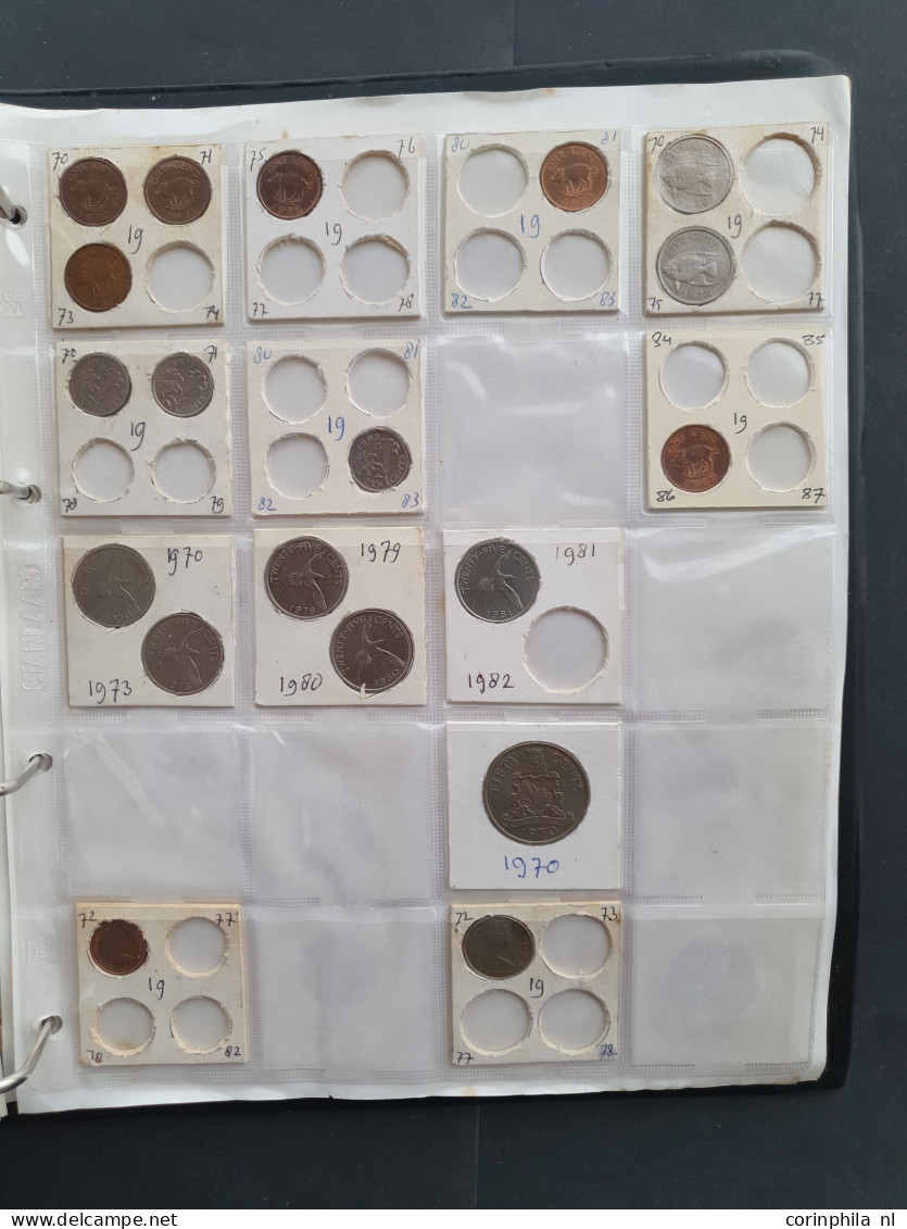 collection Middle and South America 1800-2000 with some silver, among which Mexico 8 Reales 1809 TH in 3 albums