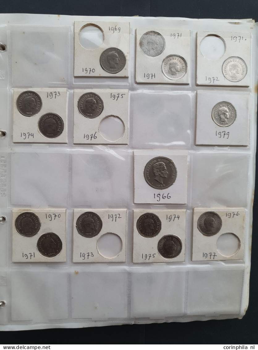 collection Middle and South America 1800-2000 with some silver, among which Mexico 8 Reales 1809 TH in 3 albums