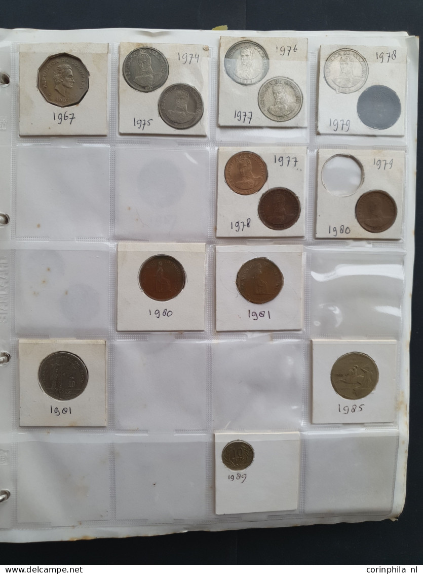 collection Middle and South America 1800-2000 with some silver, among which Mexico 8 Reales 1809 TH in 3 albums