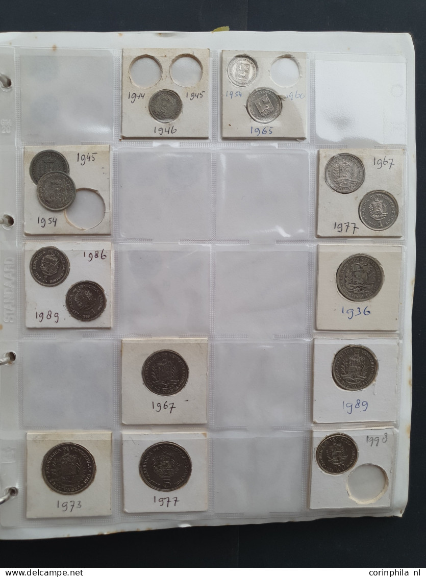 collection Middle and South America 1800-2000 with some silver, among which Mexico 8 Reales 1809 TH in 3 albums