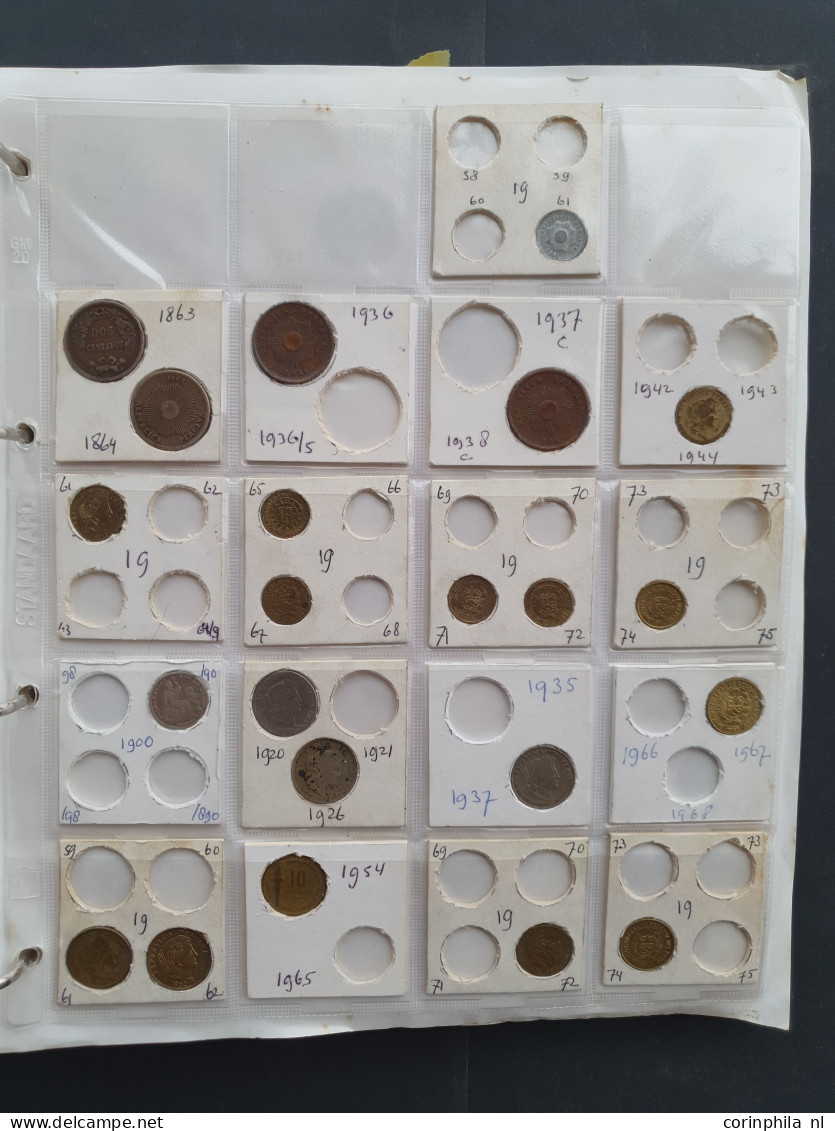 collection Middle and South America 1800-2000 with some silver, among which Mexico 8 Reales 1809 TH in 3 albums