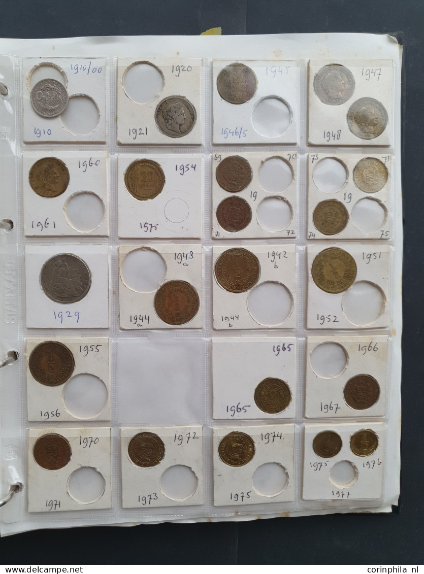 collection Middle and South America 1800-2000 with some silver, among which Mexico 8 Reales 1809 TH in 3 albums