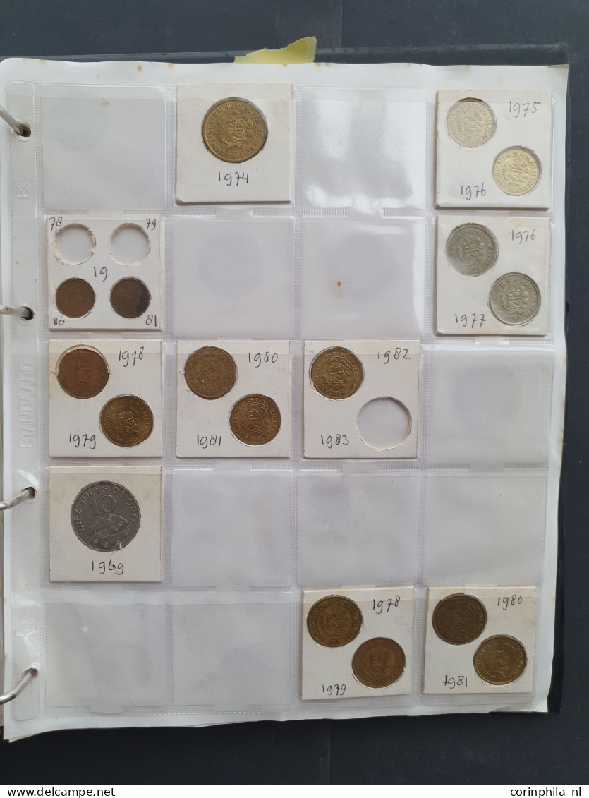 collection Middle and South America 1800-2000 with some silver, among which Mexico 8 Reales 1809 TH in 3 albums