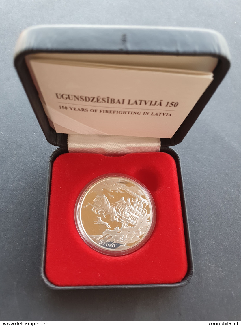 Letland collectable Euros (22) under which 5 Euro 2016 – Gold 3.1gr 0.999 – 5 Euro 2016 The Earth and 5 Euro 2018 Honey 
