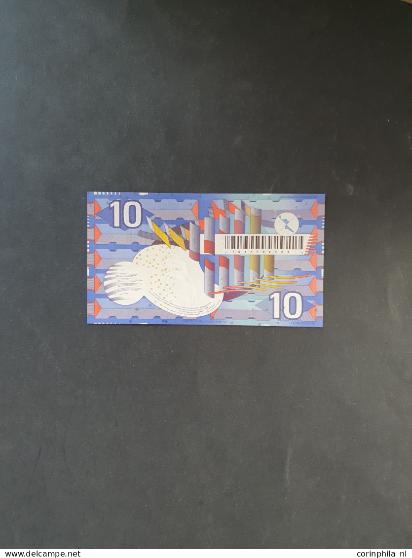 collectie bankbiljetten (43 stuks) waarbij 50 Gulden 1982 (100-1) UNC, 25 Gulden 1955 (83-1a) UNC- (2 stuks), 5 Gulden 1