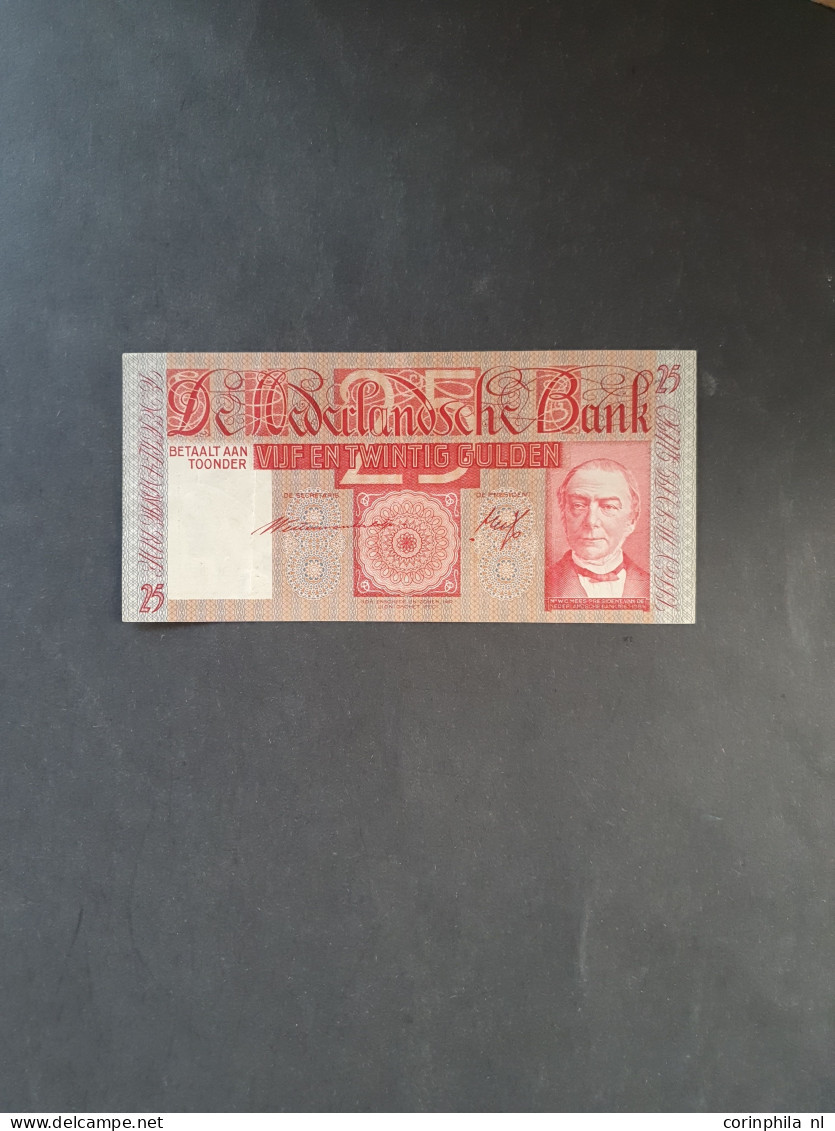 collectie bankbiljetten (43 stuks) waarbij 50 Gulden 1982 (100-1) UNC, 25 Gulden 1955 (83-1a) UNC- (2 stuks), 5 Gulden 1