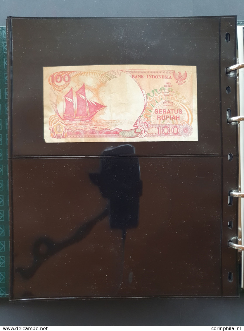 kleine verzameling bankbiljetten wereld met o.a. Ceylon 100, 50 en 20 (2) rupees 1979 in UNC in album