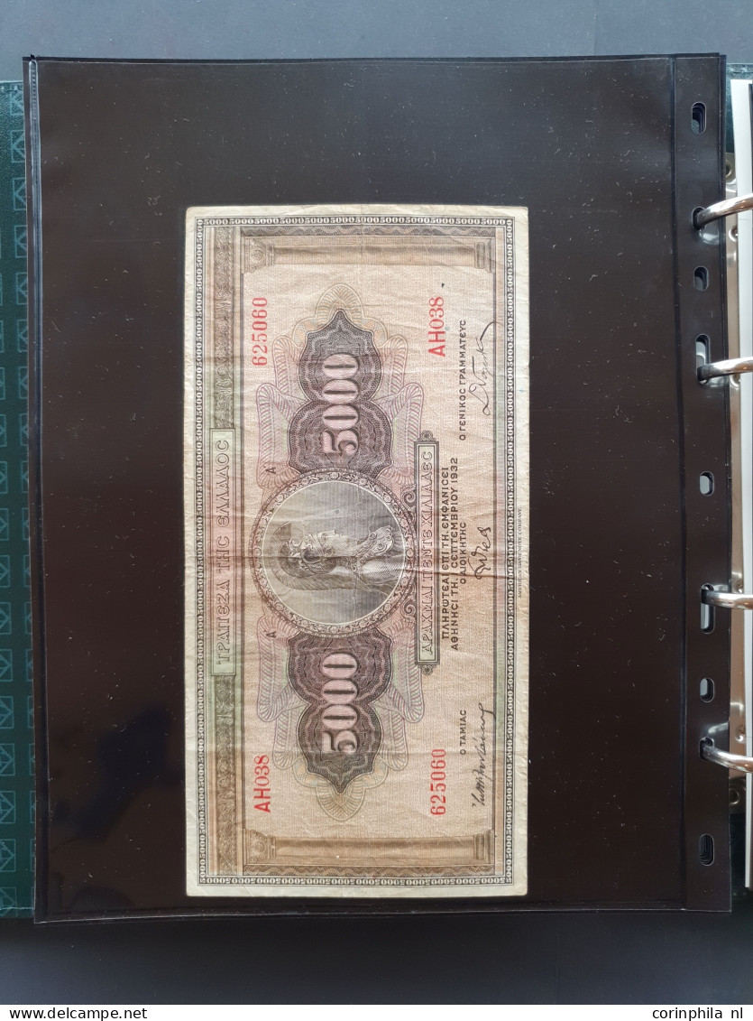 kleine verzameling bankbiljetten wereld met o.a. Ceylon 100, 50 en 20 (2) rupees 1979 in UNC in album