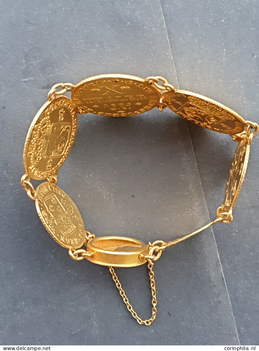 Armband Bestaande Uit Gouden Munten W.b. Gouden Rijders Gelderland 1762 En Utrecht 1760 In 14 Karaat Setting, Ca. 58gr.  - Otros & Sin Clasificación