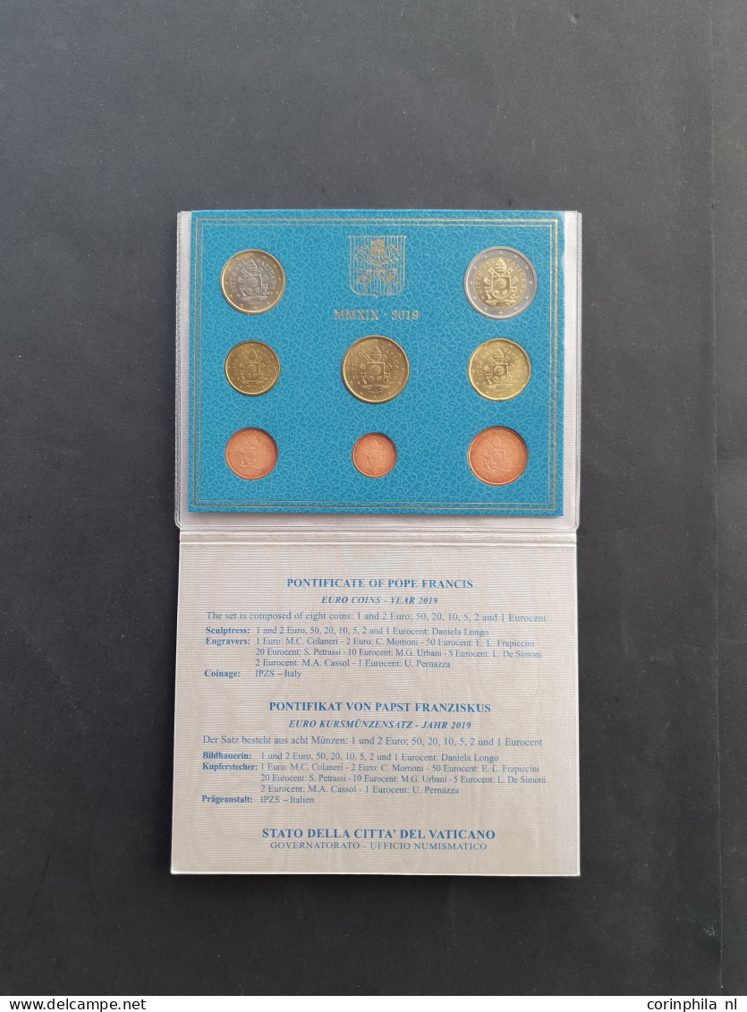 Vatican 2013-2019  Euro Sets (7) and 2 Euros in blisters (8), 50 Eurocent in coin cards (13) in small box