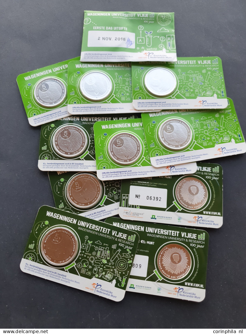 coincards 5 en 2 Euro vnl. Nederland en met iets Europa (795 stuks) in plastic sorteerbakken