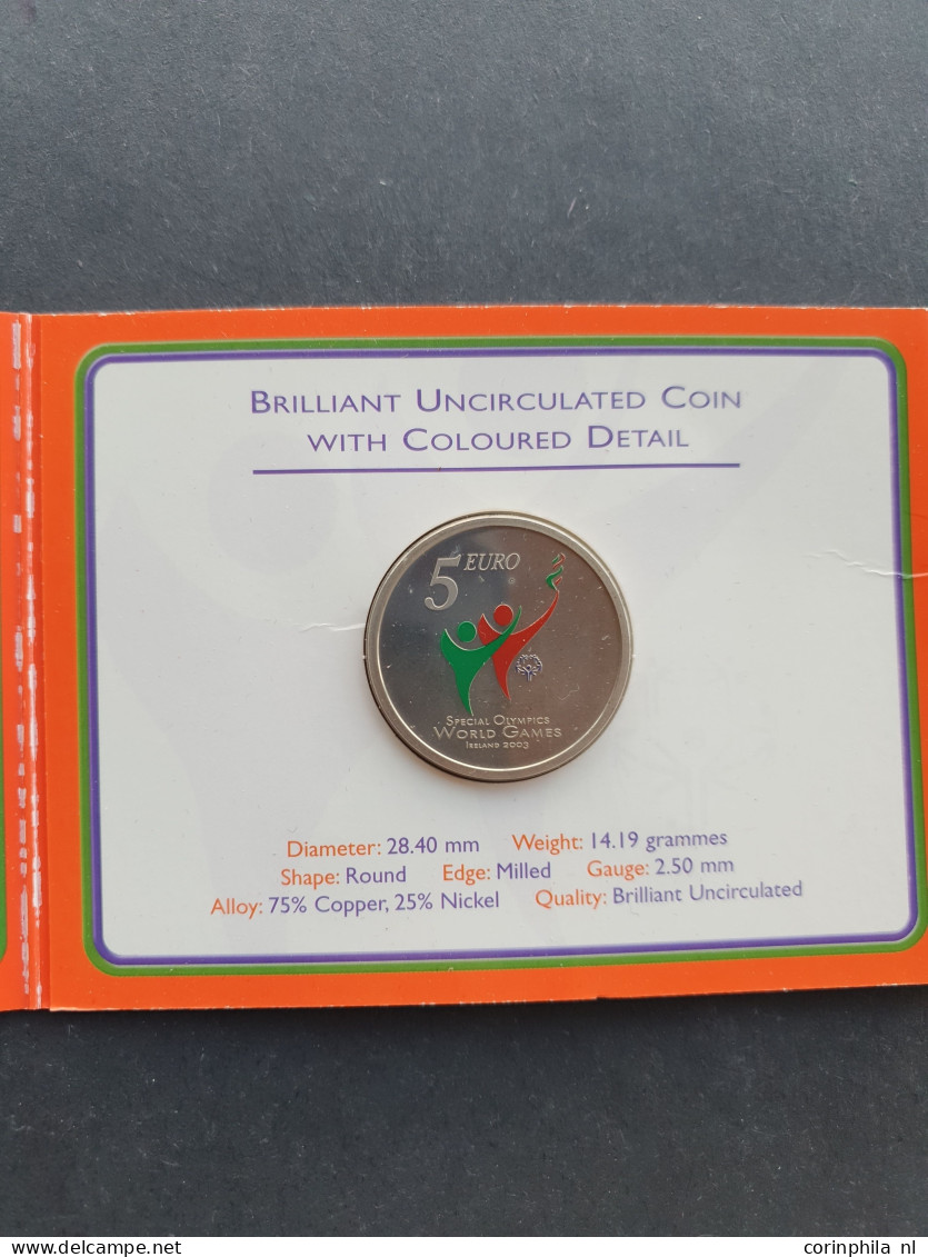 coincards 5 en 2 Euro vnl. Nederland en met iets Europa (795 stuks) in plastic sorteerbakken