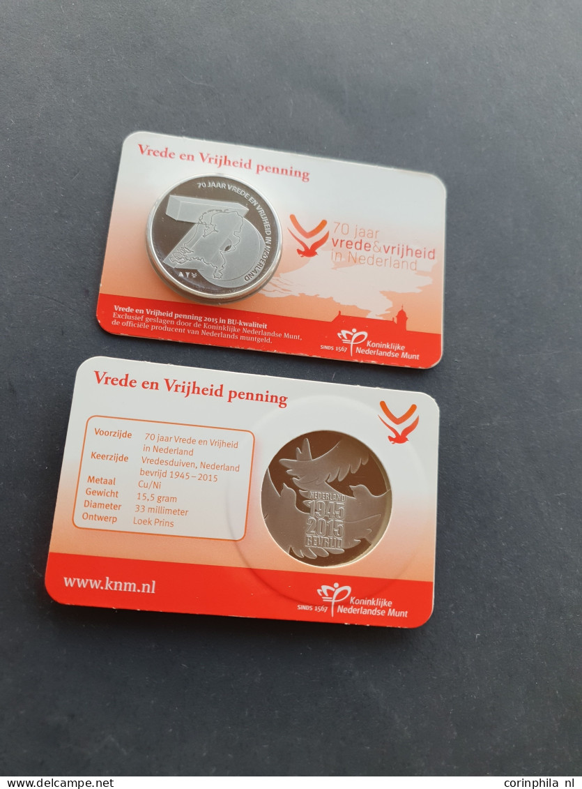 coincards 5 en 2 Euro vnl. Nederland en met iets Europa (795 stuks) in plastic sorteerbakken