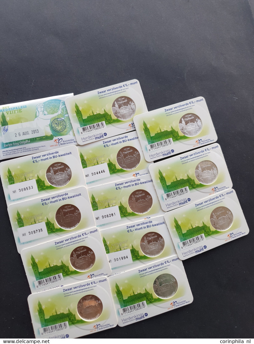 coincards 5 en 2 Euro vnl. Nederland en met iets Europa (795 stuks) in plastic sorteerbakken