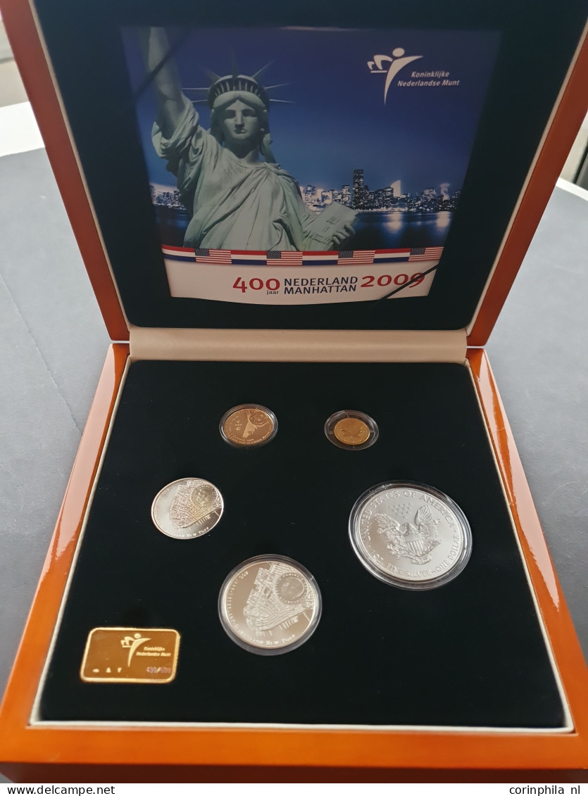 Muntset 400 Jaar Nederland Manhattan 2009 Met Gouden 10 Euro – Goud 6.72gr. 0.900 – PROOF In Originele Verpakking En Cer - Otros & Sin Clasificación