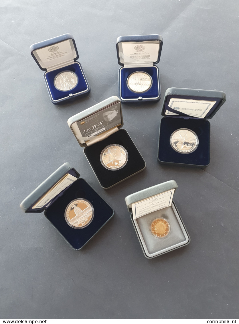 collection mainly silver Euro memorial coins in boxes with certificates (137 pieces), among which Austria (18), France (