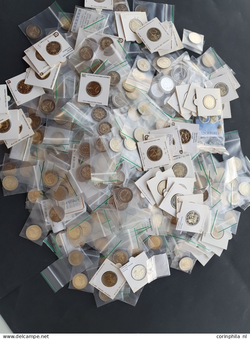 2 Euro coins Europa (602 pieces) apart in bags, capsules in cassette, albums and little box in box