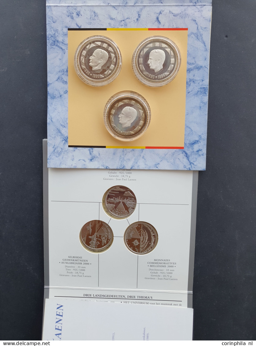 België FDC Sets (15) 1985-2002, Koninklijke Herdenkingsmunten Met Info Pochet Zilver (7) En Brons (2) 1993-1999, Diverse - Collections & Lots