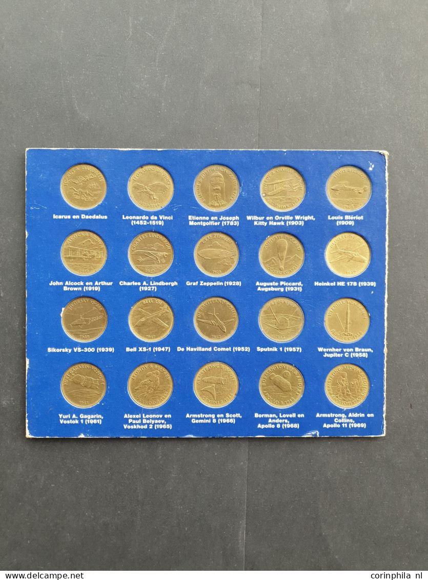 Euro munten, coin cards 5 Euro, bankbiljetten waarbij Nederland in doos