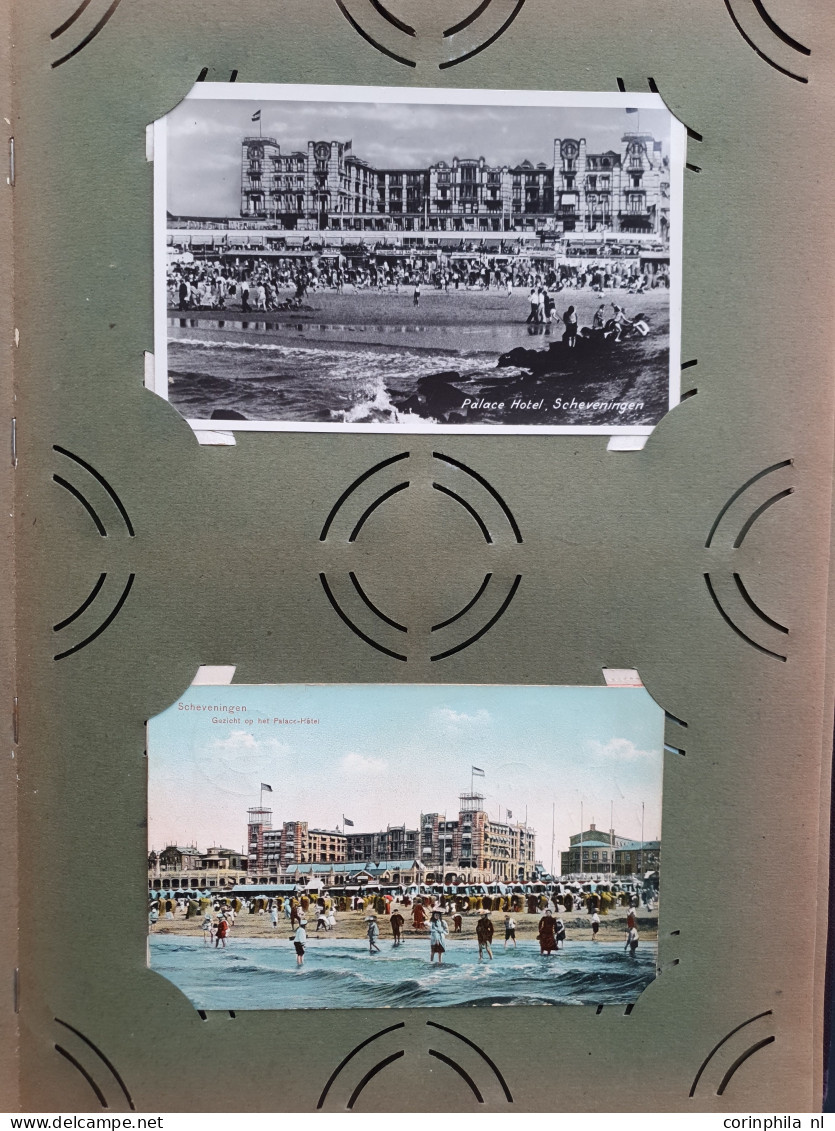 Cover Den Haag en Scheveningen (ruim 800 prentbriefkaarten) w.b. oude en zeer oude in 3 albums