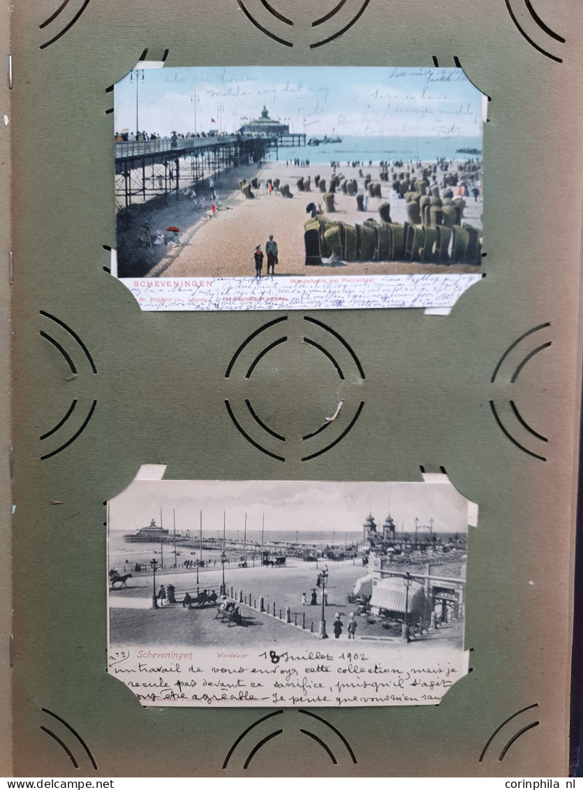 Cover Den Haag en Scheveningen (ruim 800 prentbriefkaarten) w.b. oude en zeer oude in 3 albums