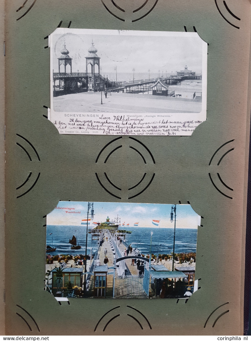 Cover Den Haag en Scheveningen (ruim 800 prentbriefkaarten) w.b. oude en zeer oude in 3 albums