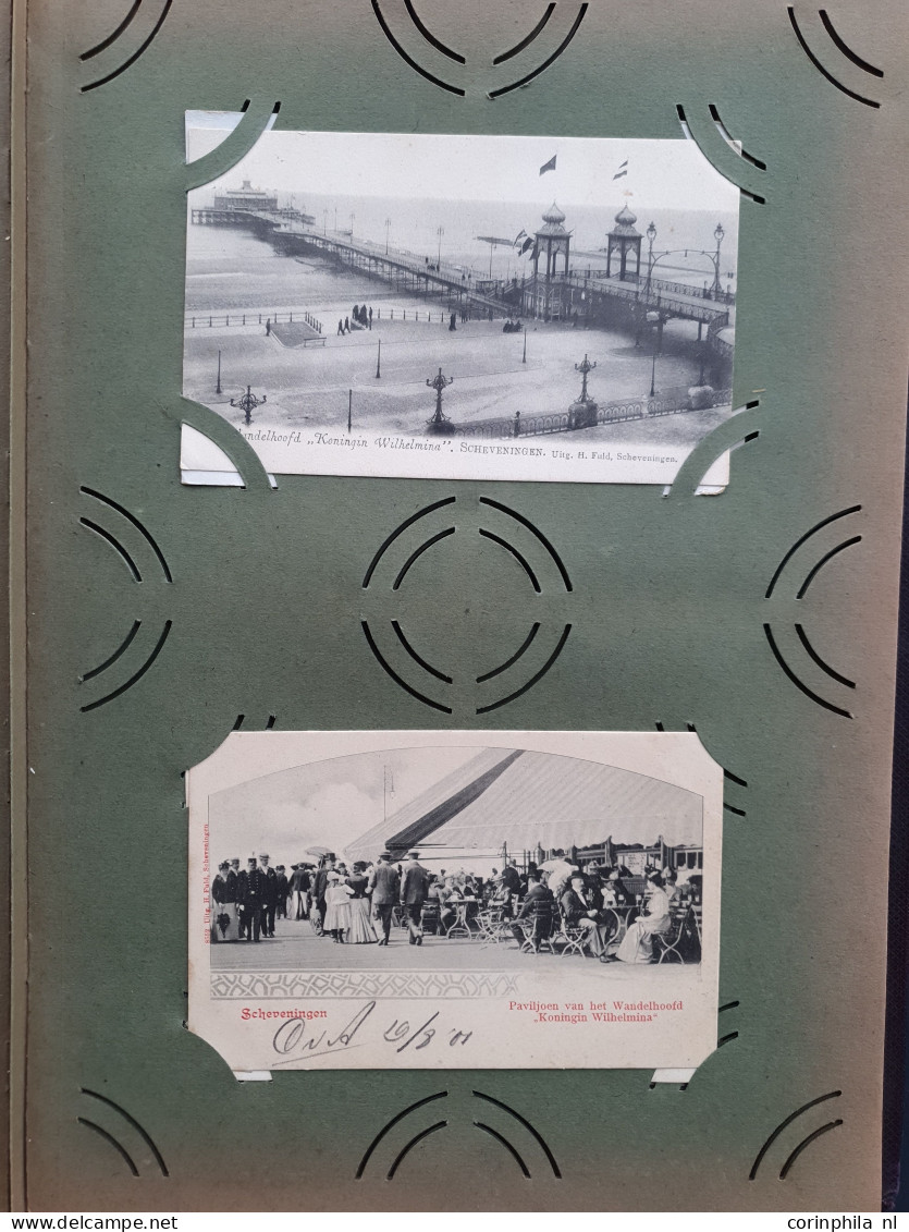 Cover Den Haag en Scheveningen (ruim 800 prentbriefkaarten) w.b. oude en zeer oude in 3 albums