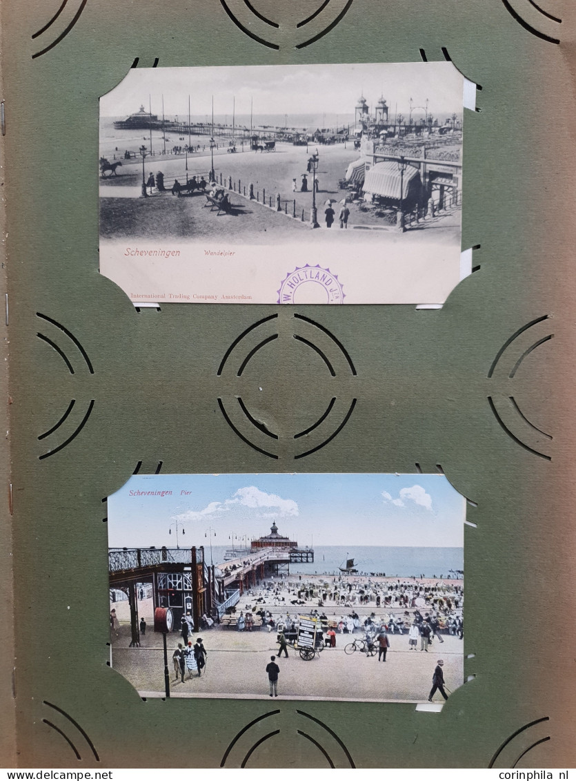 Cover Den Haag en Scheveningen (ruim 800 prentbriefkaarten) w.b. oude en zeer oude in 3 albums