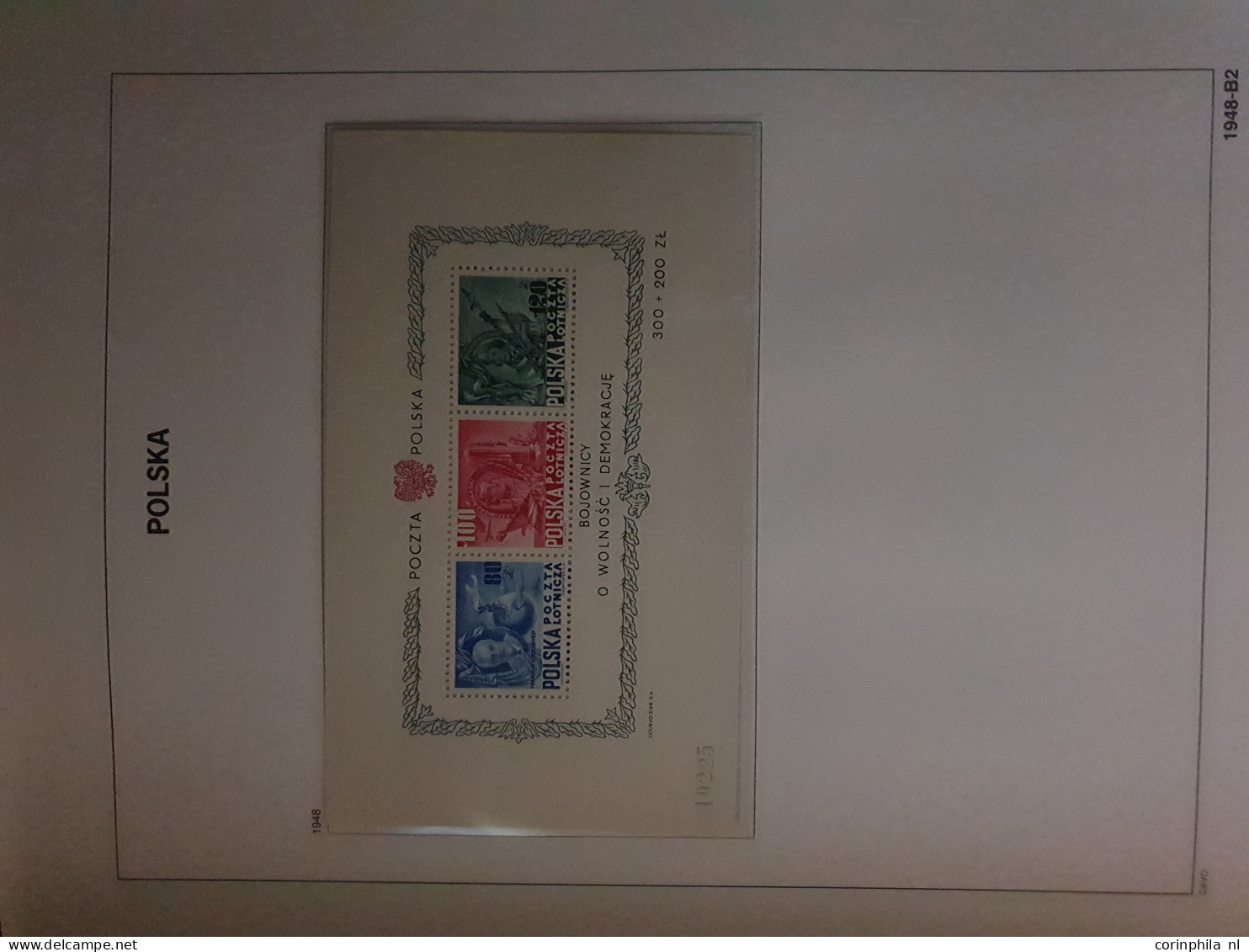 1935-2013, collection almost untirely unmounted mint with some better miniature sheets and face value in 8 Davo albums a