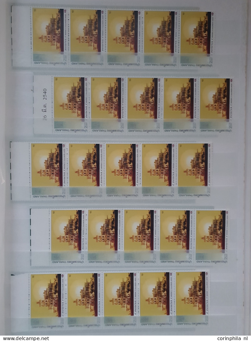 1950c onwards collection */** with approx. 600 booklets, mainly ** in stockbook and box