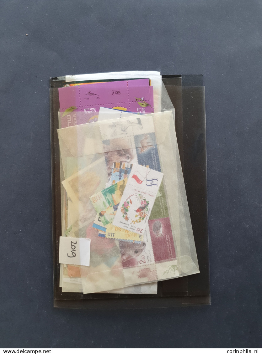 1997/2020, large number of mostly ** off paper stamps, sheetles and booklets sorted in glassine bags, high face value