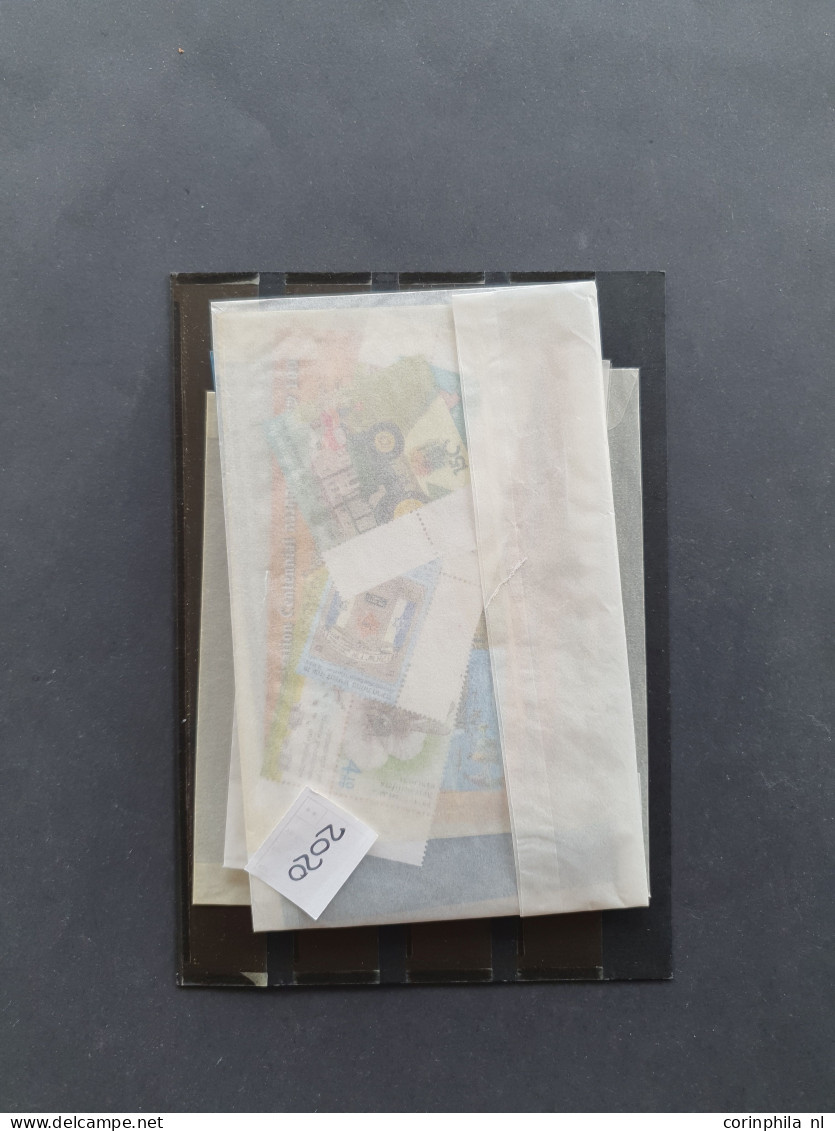 1997/2020, large number of mostly ** off paper stamps, sheetles and booklets sorted in glassine bags, high face value