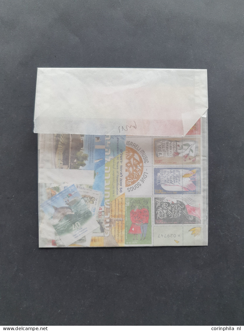 1997/2020, large number of mostly ** off paper stamps, sheetles and booklets sorted in glassine bags, high face value