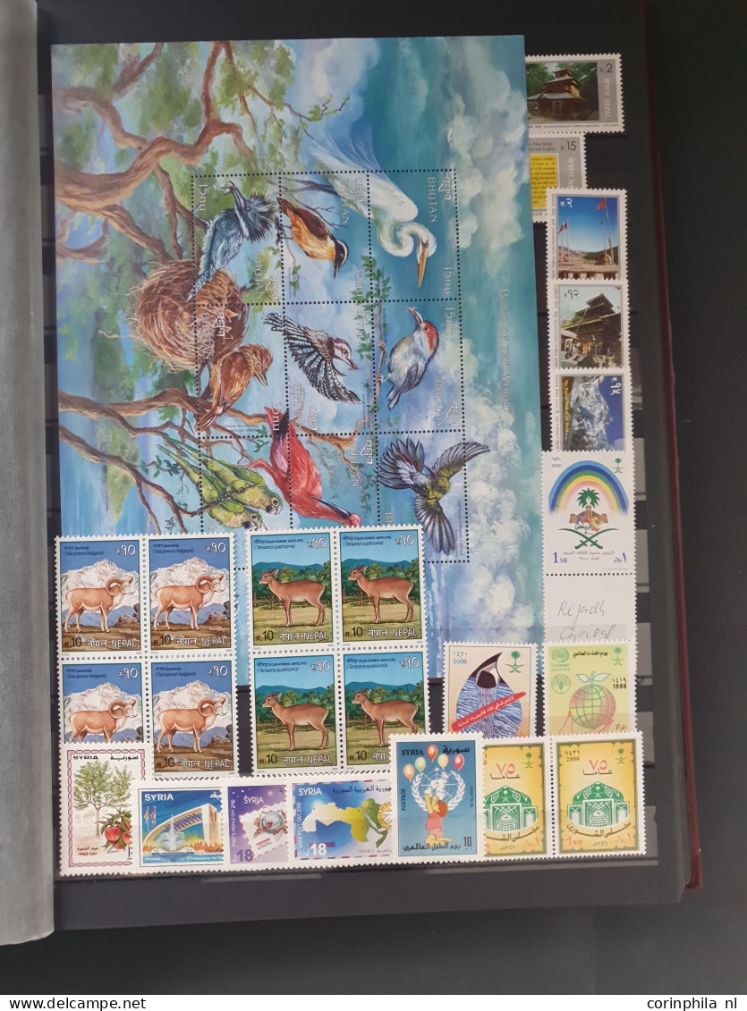1990c. onwards mostly ** sets and miniature sheets including topical issues with e.g kyrgyzstan, Kazakstan, Tadzjikistan
