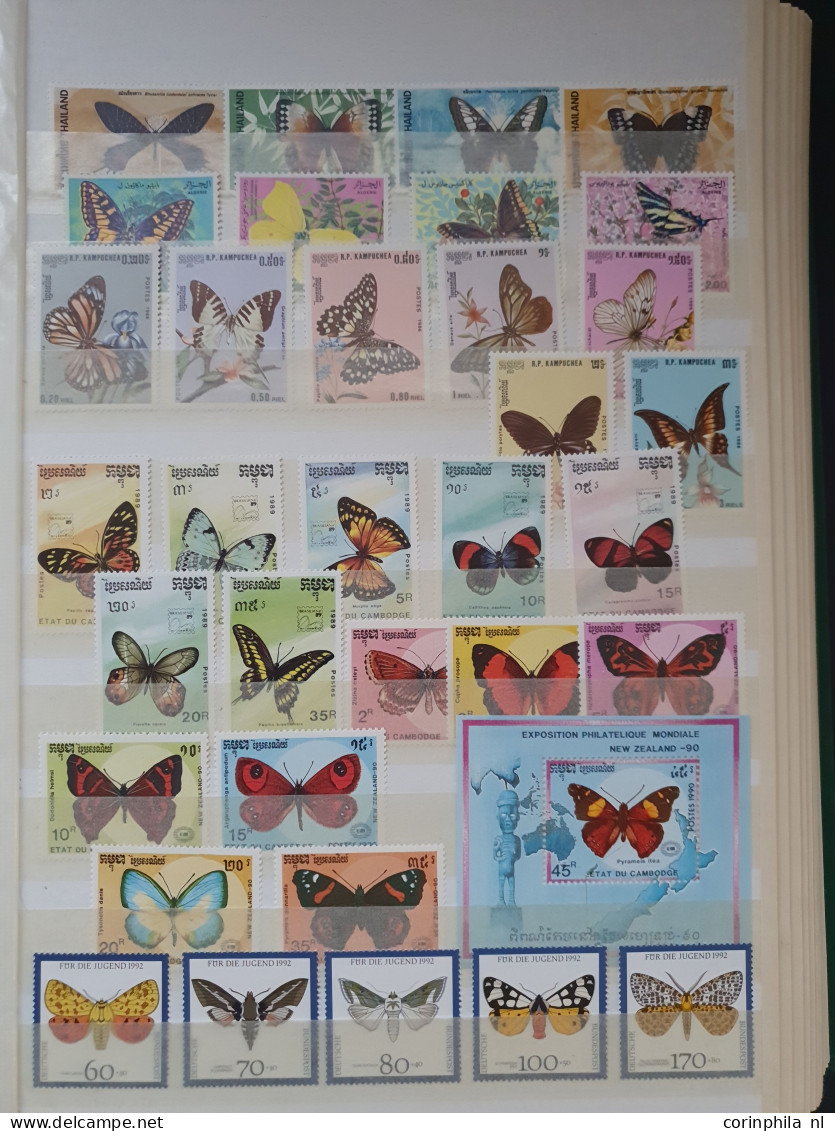 1960 onwards collection Flora and Fauna mainly */** including better sets/miniature sheets in 2 stockbooks