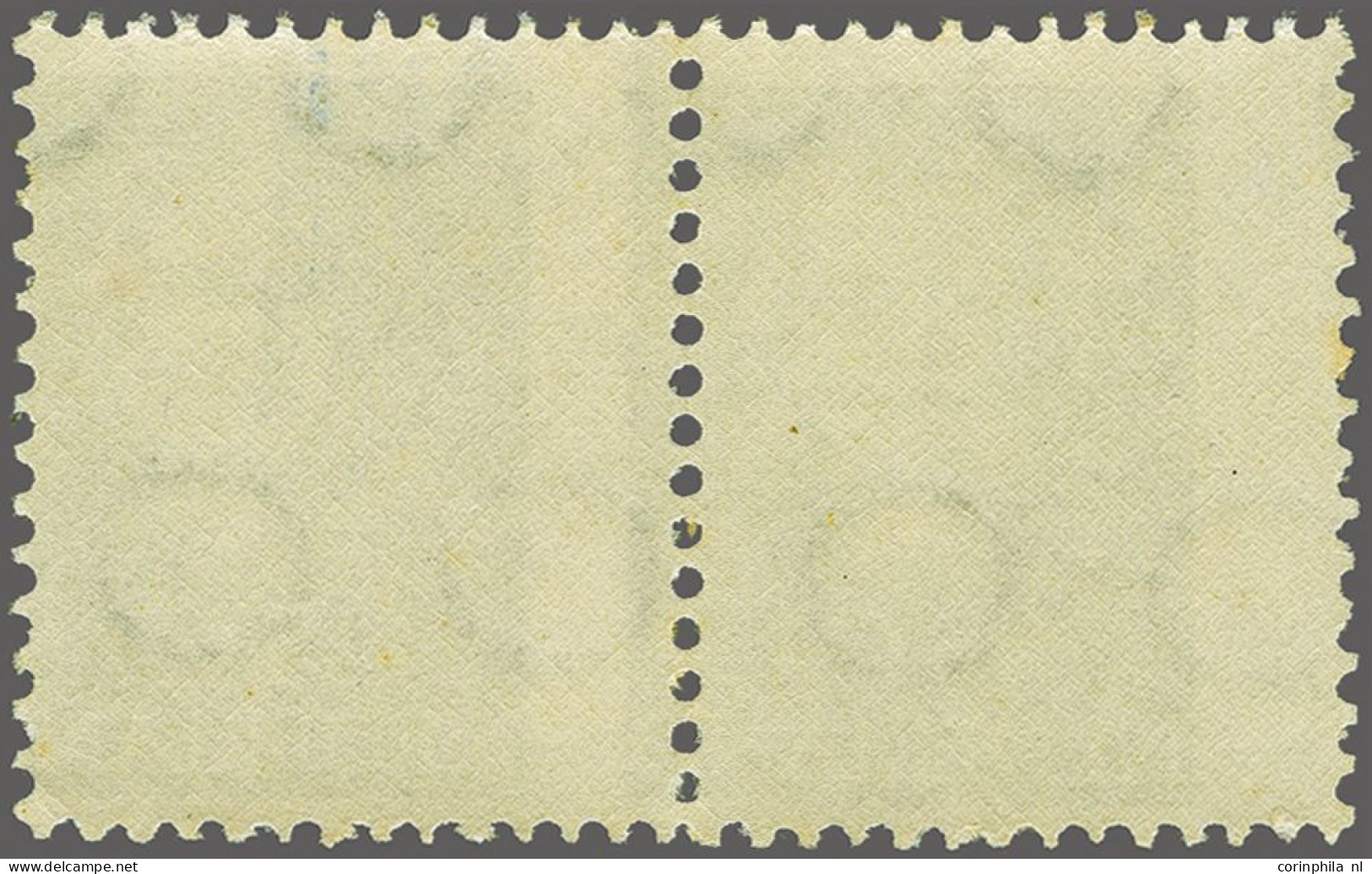 Unmounted Mint 1949 5 Cent Olijfgroen Horizontaal Paar (ex. Linker Rand) Met Sterk Verschoven Perforatie (4 Mm Naar Link - Non Classés