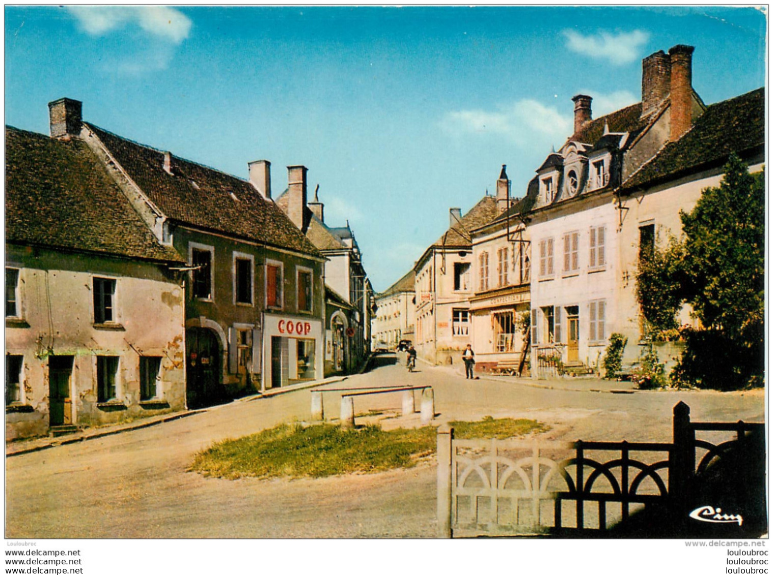 RARE TREYGNY PLACE DE L'EGLISE  ET MAGASIN COOP - Treigny