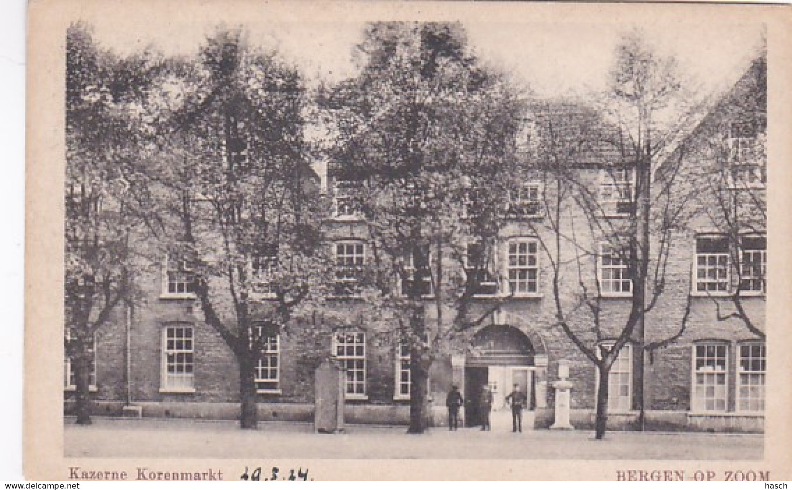 2606307Bergen Op Zoom, Kazerne Korenmarkt 1924.(minuscule Vouwen In De Hoeken) - Bergen Op Zoom