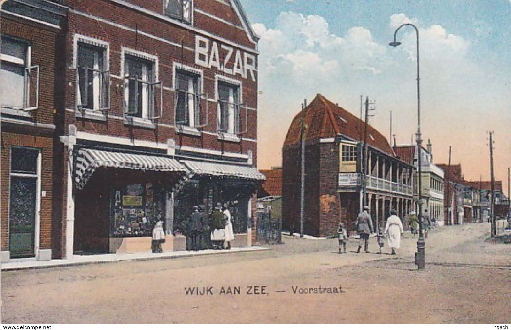 2606352Wijk Aan Zee, Voorstraat Met Bazar En De Heeren En Dames Kaper. – 1928 - Wijk Aan Zee
