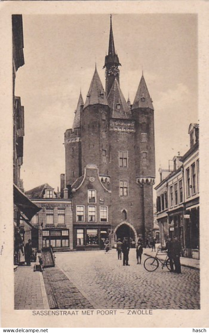 2606513Zwolle, Sassenstraat Met Poort. - Zwolle