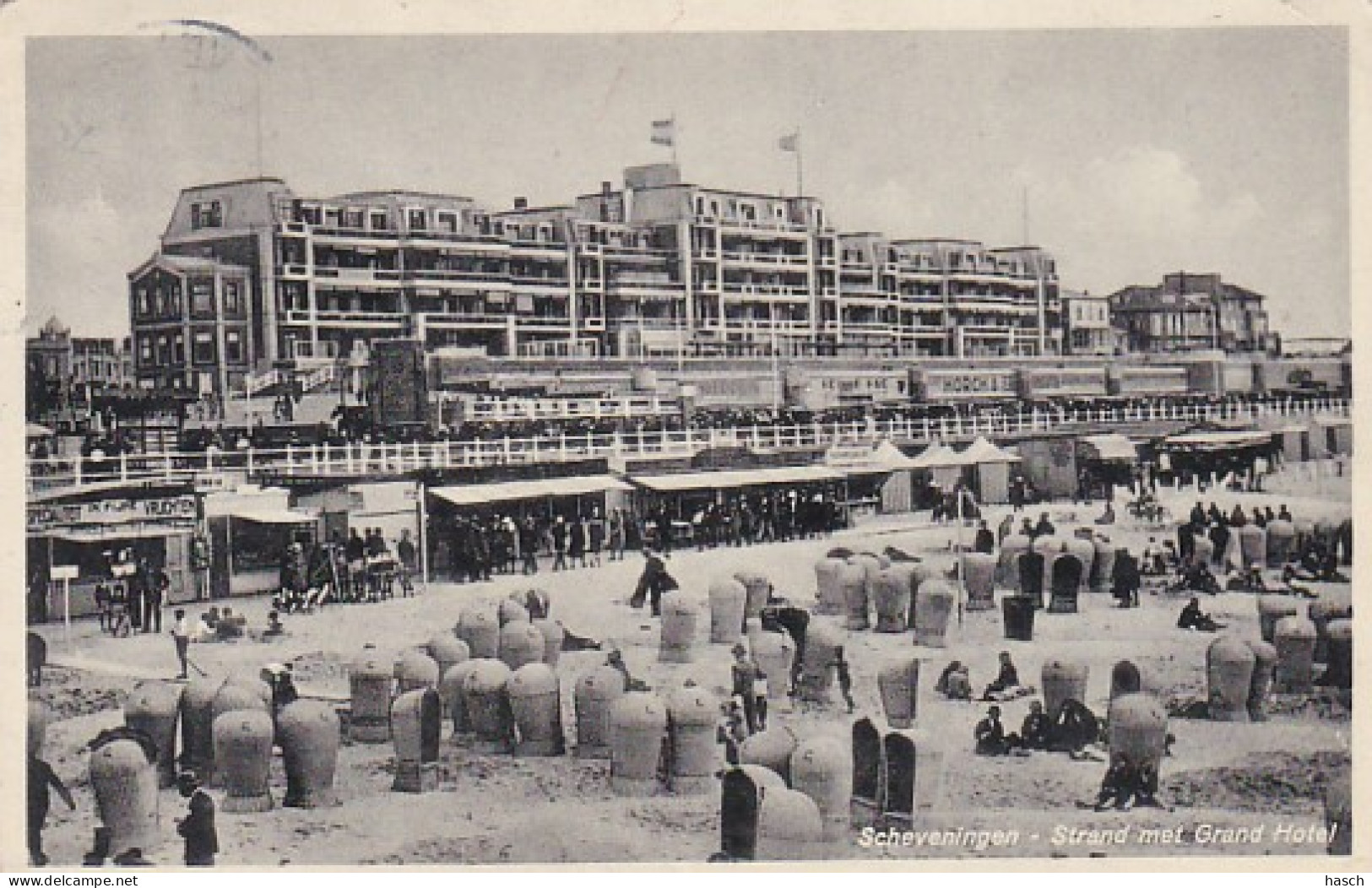 2606730Scheveningen, Strand Met Grand Hotel. (Zie Hoeken)   - Scheveningen