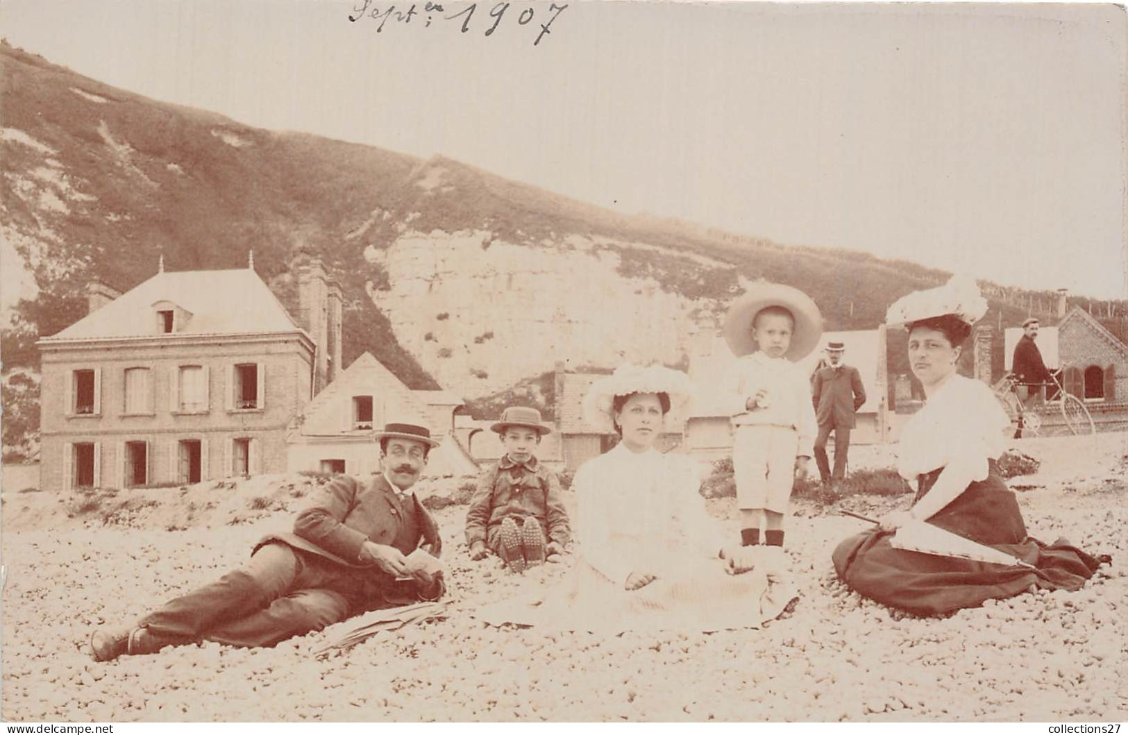 76-SAINT-VALERY-EN-CAUX- CARTE-PHOTO- SUR LA PLAGE - Saint Valery En Caux