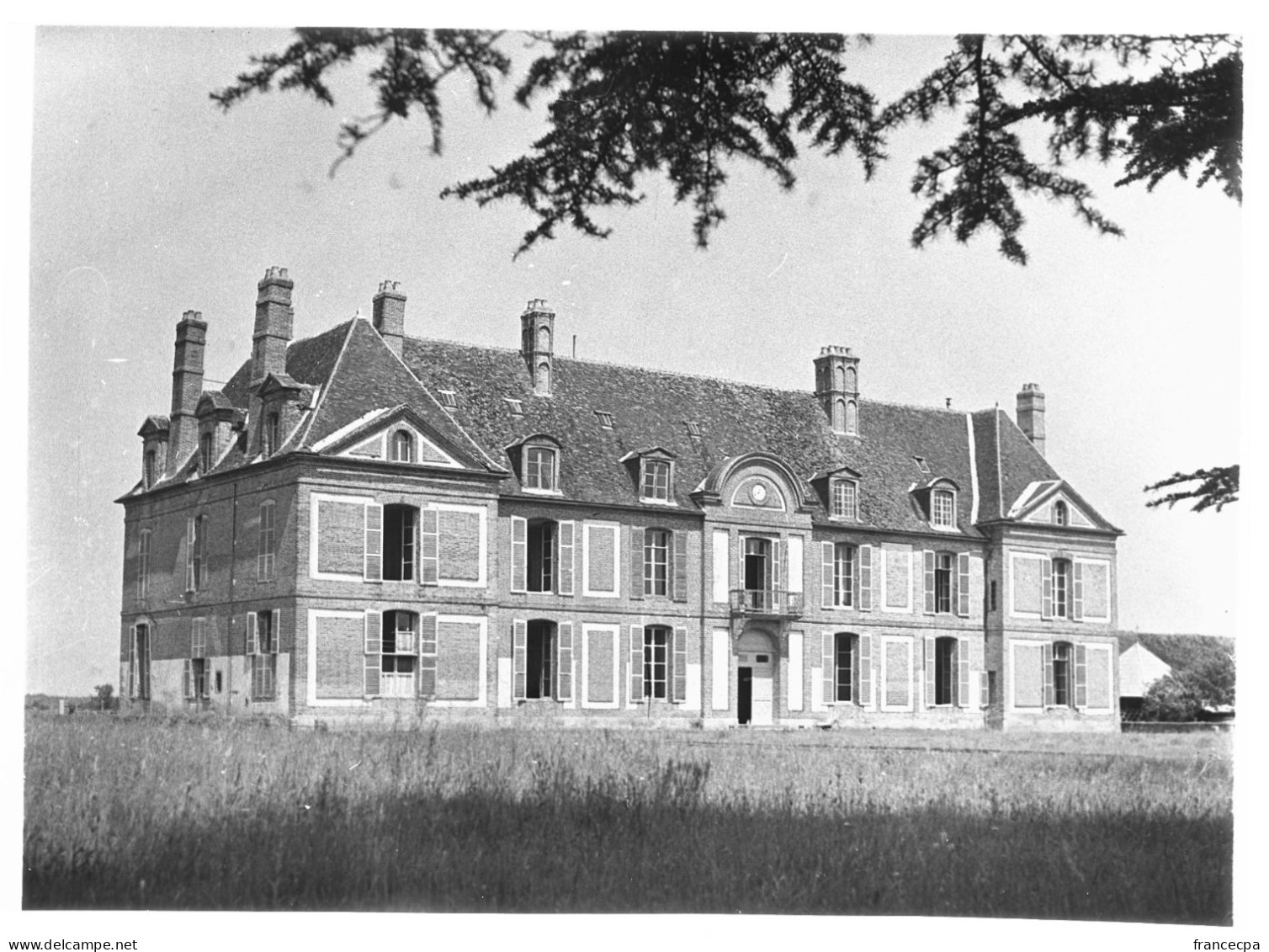 5317 - 89 - YONNE - LES ORMES - Château De Boutin - Places