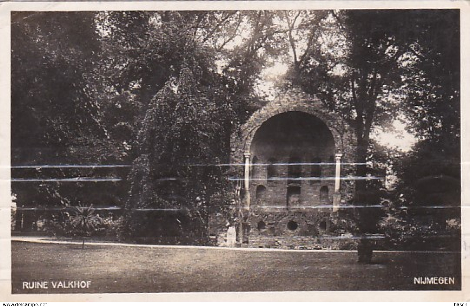 4770220Nijmegen, Ruine Valkhof. – 1928. (Doordruk Van Stempel Zichtbaar Op De Kaart, Kleine Vouwen In De Hoeken) - Nijmegen