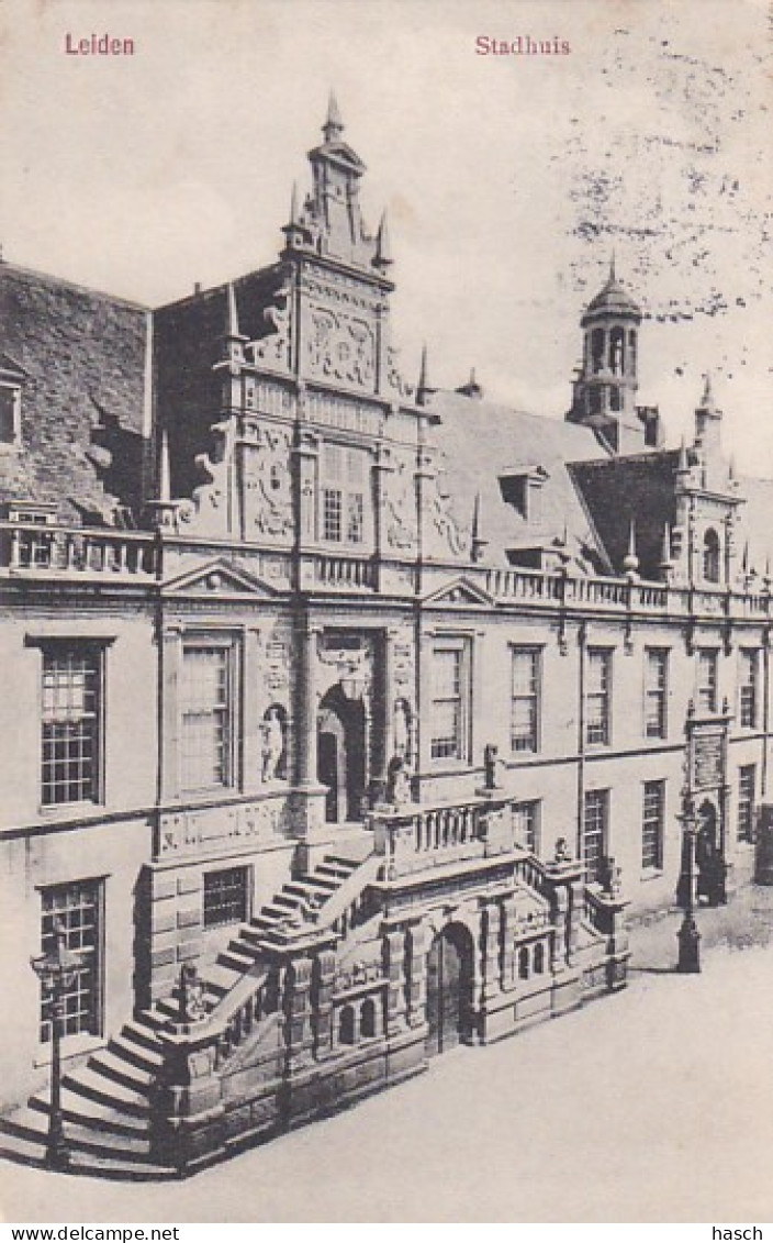 48517Leiden, Stadhuis. 1911. (minuscule Vouwen In De Hoeken) - Leiden